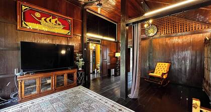 Charming Nature Kampung Home for Family Getaways