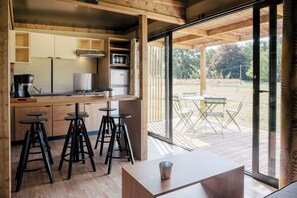 Chalet Keluarga | Dapur pribadi | Mesin pembuat kopi/teh dan kursi makan untuk bayi