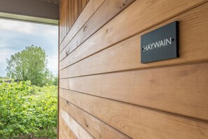 تفاصيل الفندق من الخارج