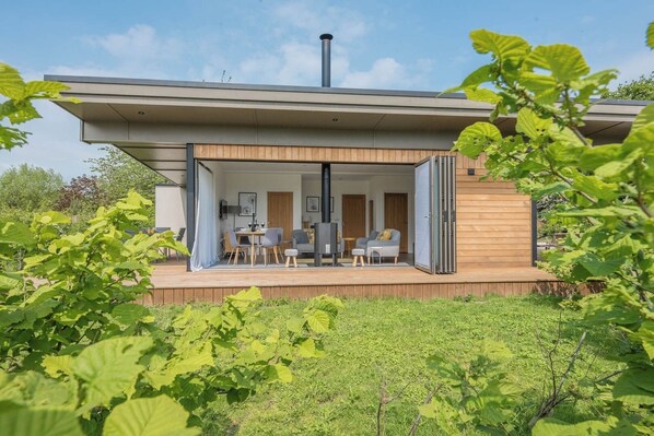 تناول الطعام بالخارج