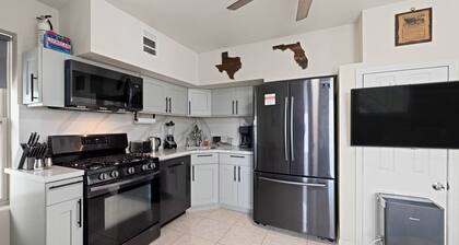Heights Flat Nr Downtown | Yard Pets | Desk WiFi