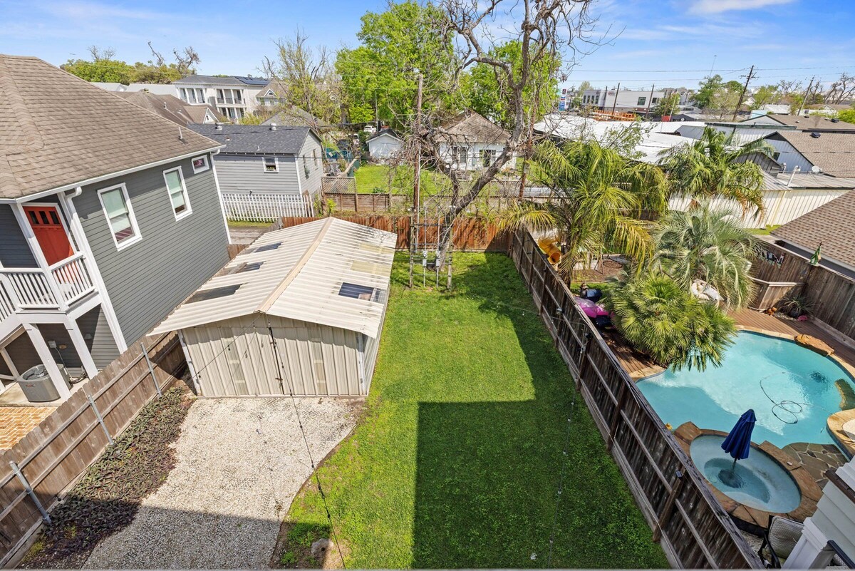 Photo 7 of Heights Flat Nr Downtown | Yard Pets | Desk WiFi