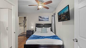 1 sovrum, skrivbord, strykjärn/strykbräda och gratis wi-fi