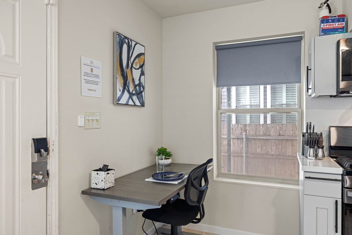 Photo 4 of Heights Flat Nr Downtown | Yard Pets | Desk WiFi