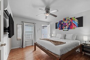 3 bedrooms, desk, iron/ironing board, free WiFi