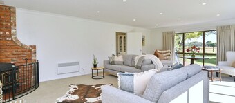 Relaxing Rural Getaway – Near Kaiapoi Lakes, Room to Roam