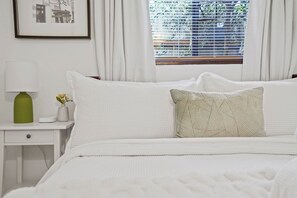 Iron/ironing board, free WiFi, bed sheets