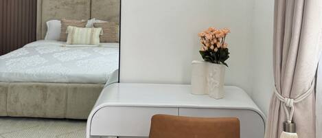 1 slaapkamer, een strijkplank/strijkijzer, wifi, beddengoed