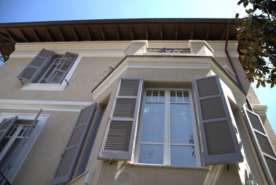 VILLA LINA - sky earth liberty villa - 5 min from tube 9 bedroom - 5 bathroom