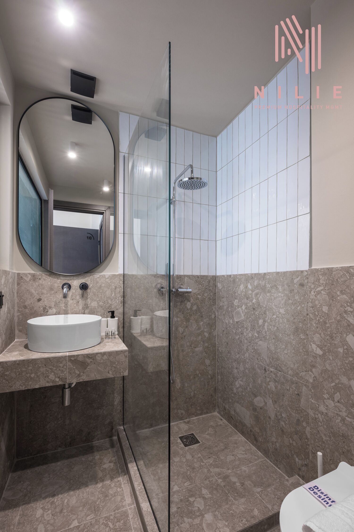 Dutxa, assecador de cabells, tovalloles i sabó 