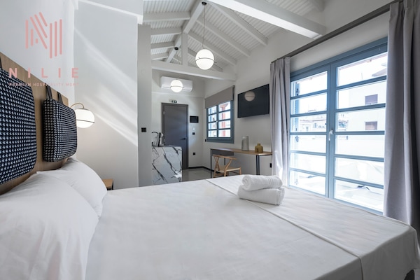 Panoramic Studio Suite, Balcony | Individually decorated, individually furnished, laptop workspace