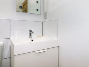 Shower - The Lookout (Truro)