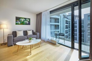 Family Apartment, 2 Bedrooms, Non Smoking, Courtyard View | Balcony