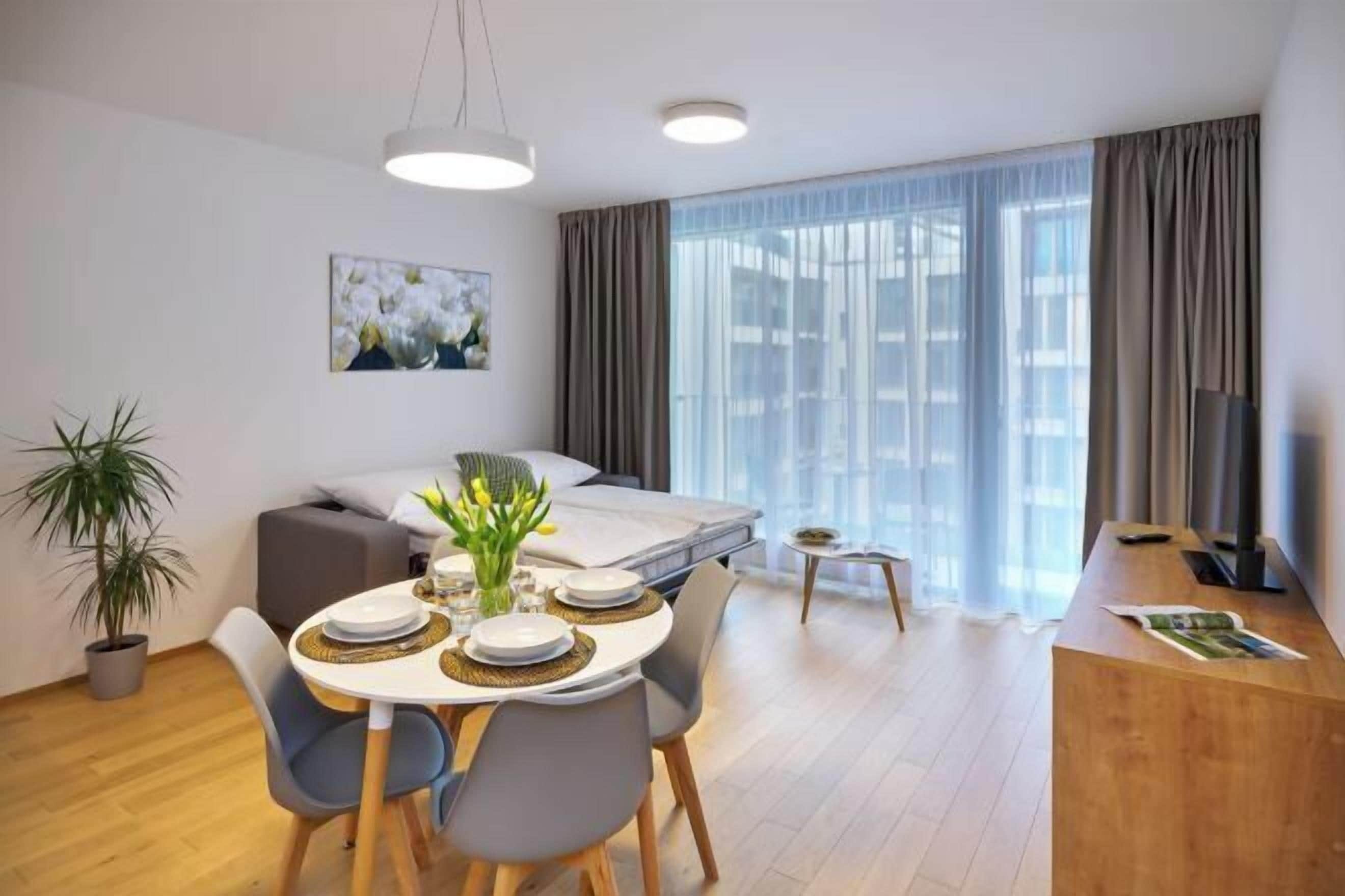 Kannettavalle tietokoneelle sopiva työtila, silitysrauta/-lauta