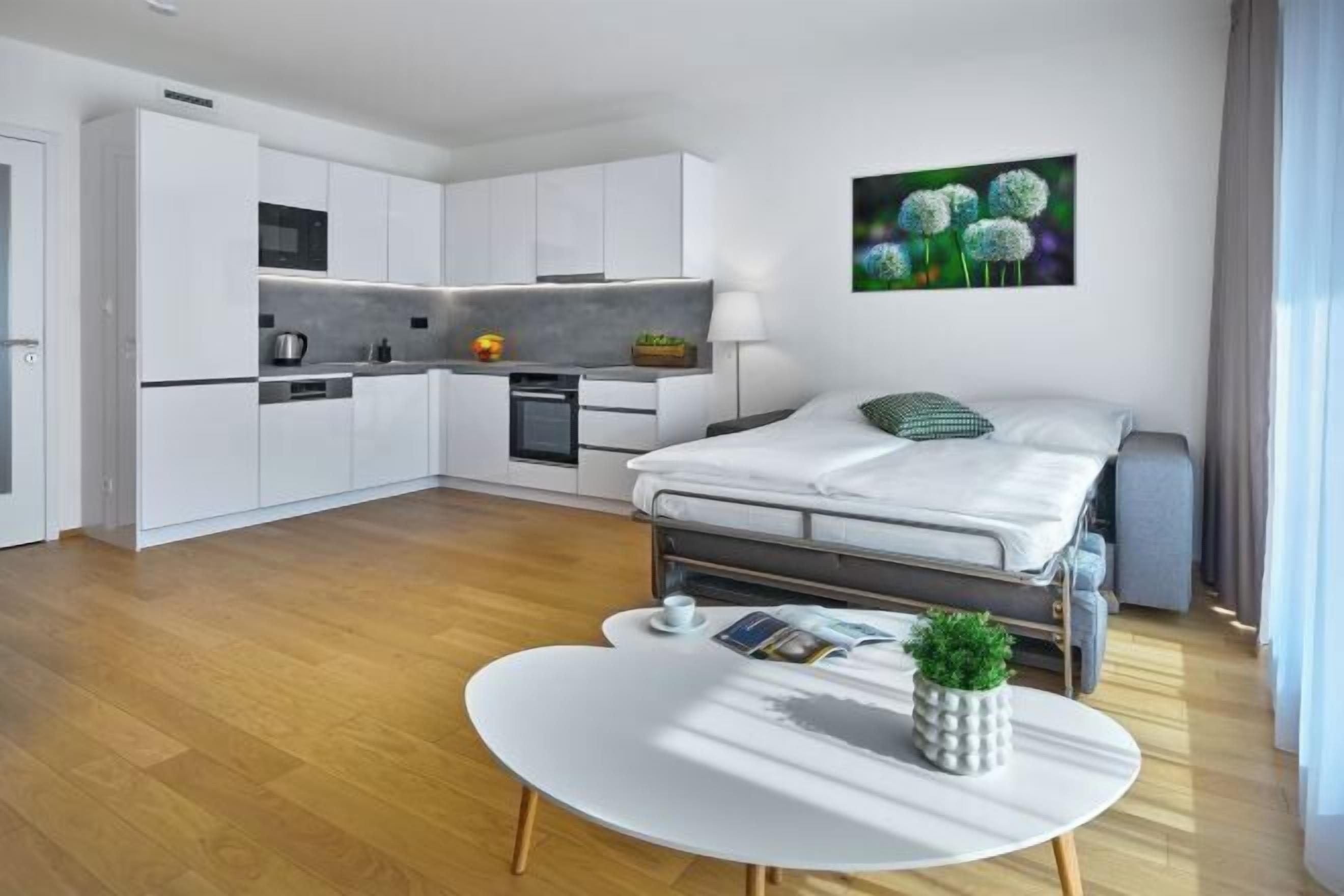 Kannettavalle tietokoneelle sopiva työtila, silitysrauta/-lauta