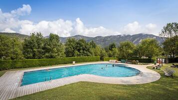 Seasonal outdoor pool, open 9:00 AM to 6:00 PM, pool umbrellas