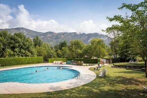 Seasonal outdoor pool, open 9:00 AM to 6:00 PM, pool umbrellas