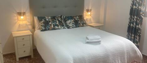 3 bedrooms, in-room safe, WiFi, bed sheets