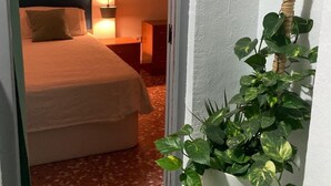 3 bedrooms, in-room safe, free WiFi, bed sheets - Family Apartment near ADDA | Breakfast Included | Sleeps 7 (Alicante (Alacant))
