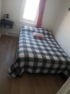 2 makuuhuonetta, silitysrauta/-lauta, ilmainen Wi-Fi
