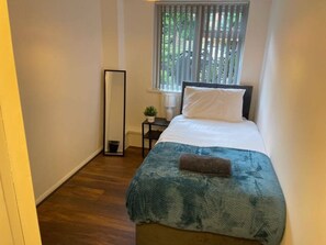3 habitaciones, tabla de planchar con plancha, wifi y ropa de cama