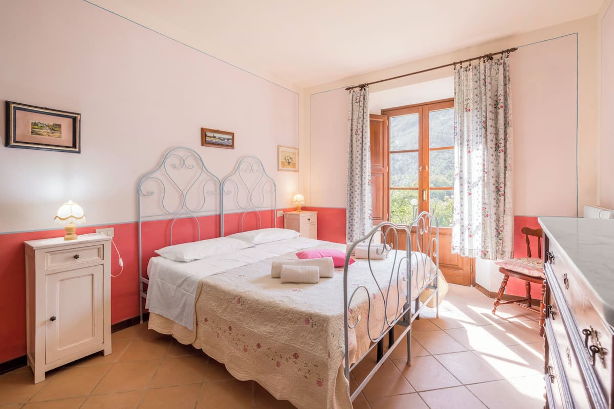 Appartamento Comfort, patio, vista giardino | 3 camere, culla da viaggio, Wi-Fi gratuito, lenzuola