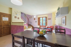Classic Apartment, Patio, Garden View | Living area