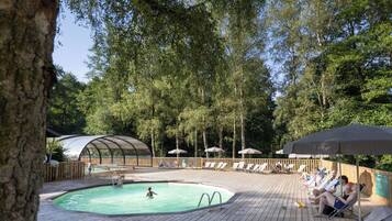 Seasonal outdoor pool, open 9:00 AM to 7:00 PM, pool umbrellas