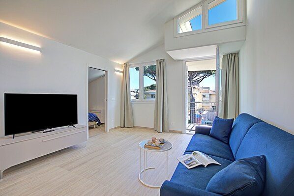 Family Apartment, Multiple Bedrooms (Appartamento Allegra - 1 Km to the) | Living room | 32-inch Smart TV with digital channels