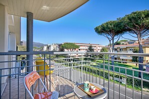 Familienapartment, Mehrere Schlafzimmer (Appartamento Lola - 1 Km To The Beach) | Balkon