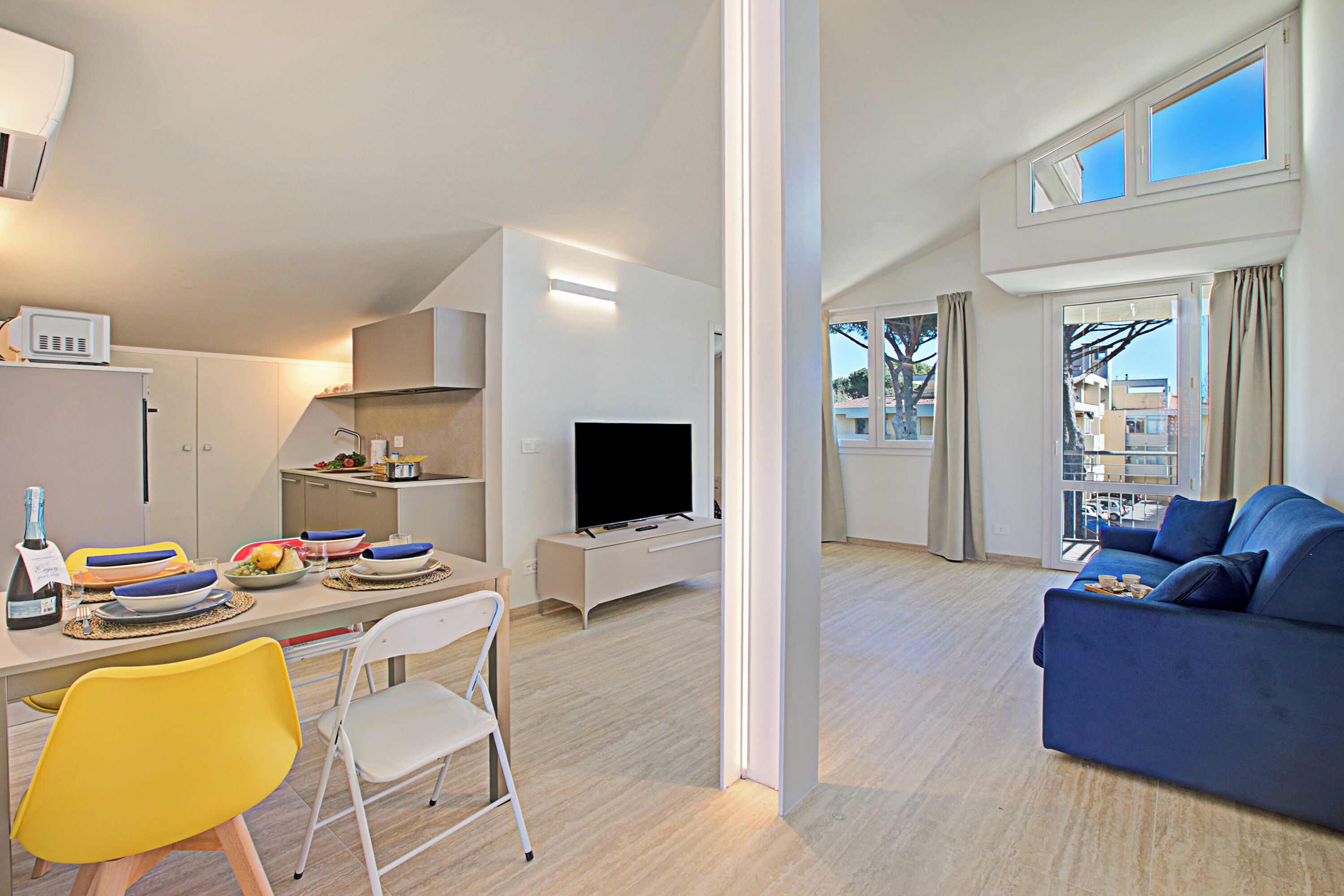 Family Apartment, Multiple Bedrooms (Appartamento Allegra - 1 Km to the) | Dining room