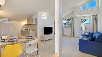 Family Apartment, Multiple Bedrooms (Appartamento Allegra - 1 Km to the) | Ruang makan