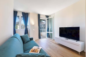 Family Apartment, Multiple Bedrooms (Appartamento Nina - 1 Km To The Beach) | Living room