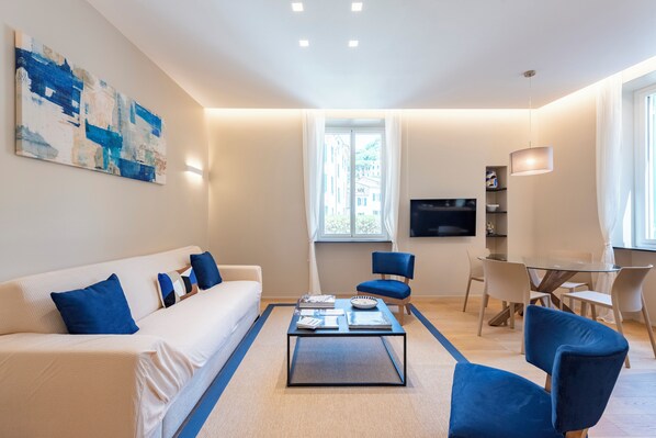 Comfort Apartment, City View | Living area