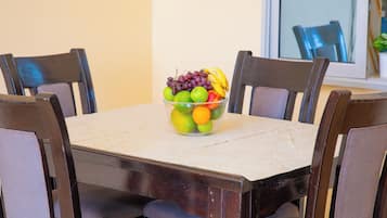 Executive Room, Mountain View | In-room dining