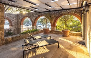 Terrace/patio - Dream property right on the water (Rogac)