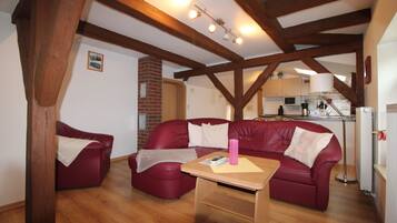 Een televisie, een dvd-speler en een stereo