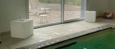 Piscina coperta, una piscina riscaldata