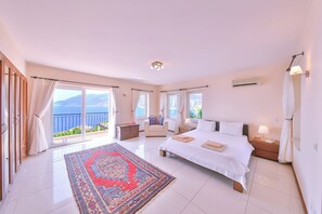 4 habitaciones, tabla de planchar con plancha, wifi y ropa de cama