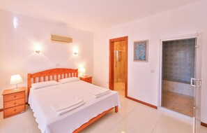 4 chambres, fer et planche à repasser, Wi-Fi, draps fournis
