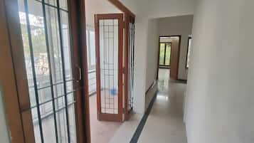 Superior Double Room, Balcony, Garden View | In-room dining