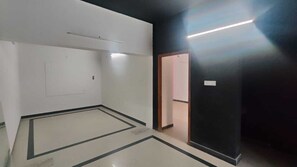 Superior tweepersoonskamer, balkon, uitzicht op tuin | Woonruimte