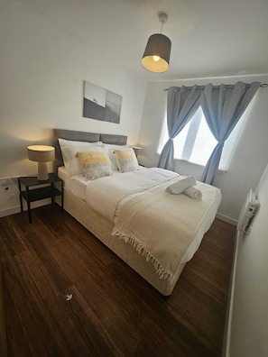 2 chambres, fer et planche à repasser, Wi-Fi, draps fournis
