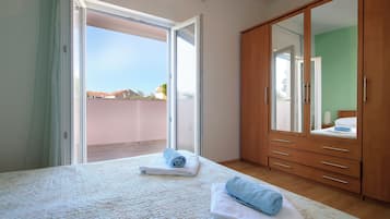 Departamento clásico, vista al jardín | Wifi gratis y ropa de cama