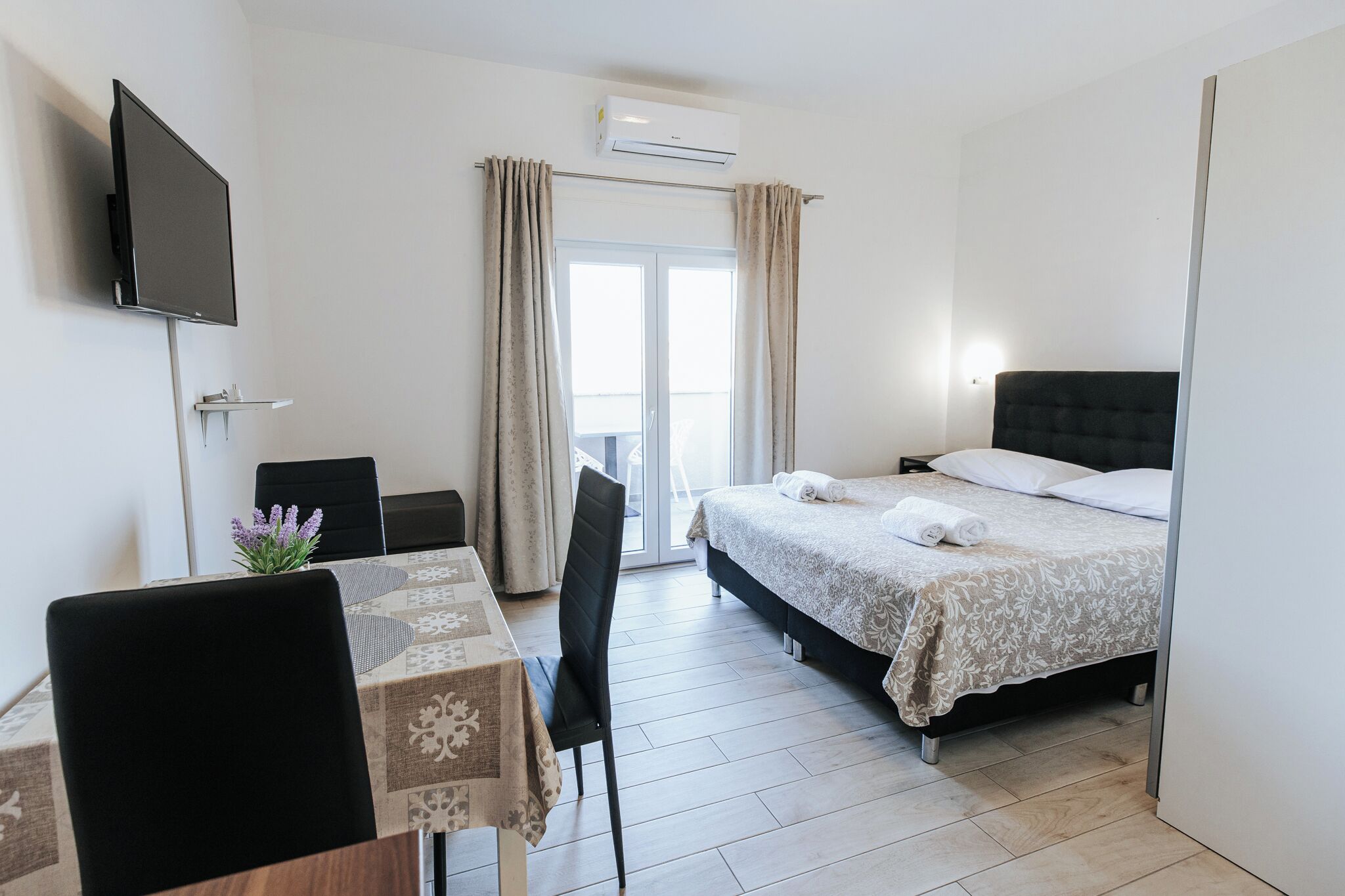 Studio Standard, balcon, vue ville