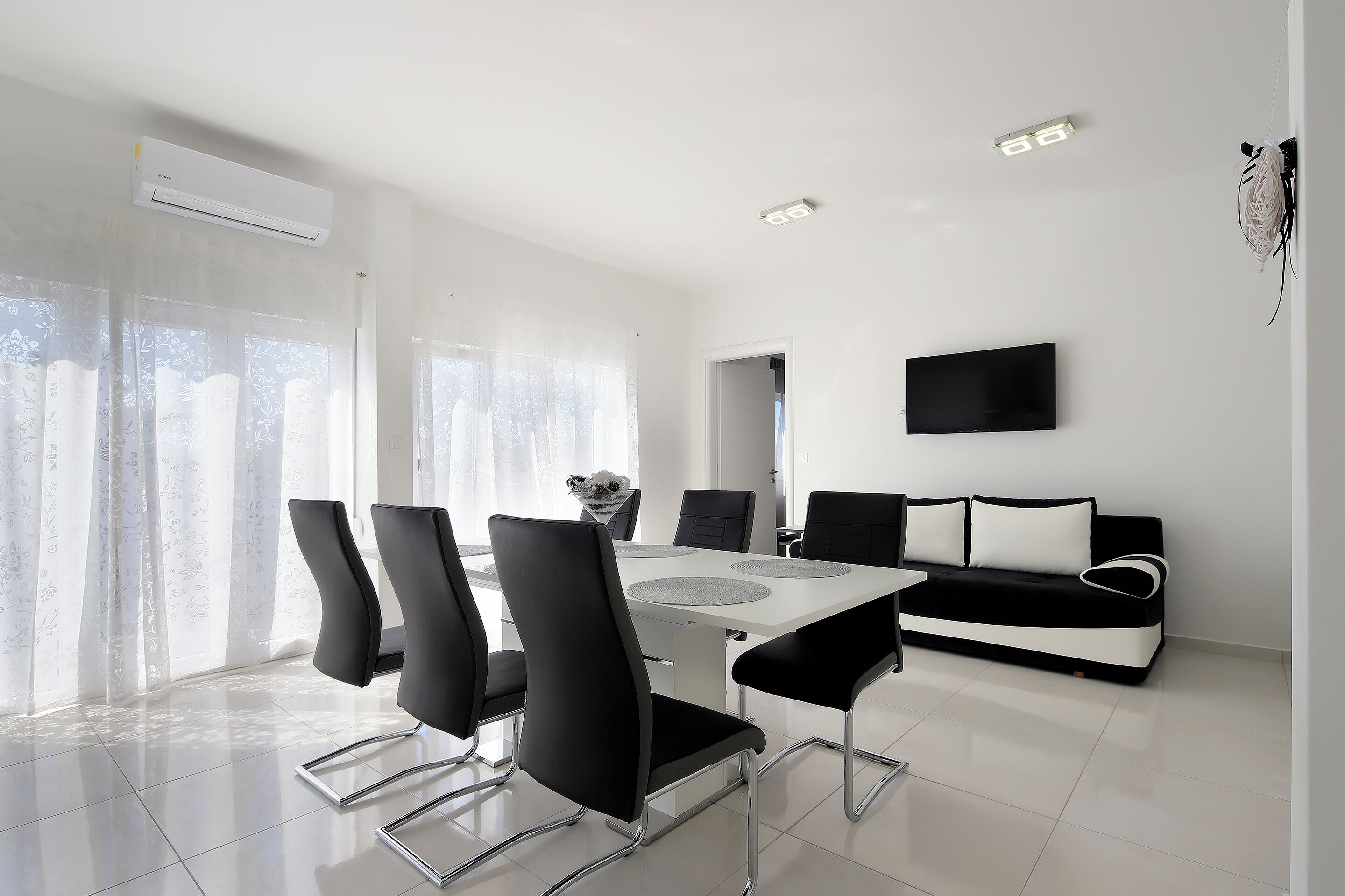 Apartemen Superior, balkon, pemandangan kota | Area keluarga | TV layar datar