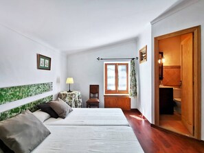 5 bedrooms, iron/ironing board, travel crib, WiFi
