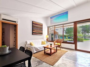 Televisie en een open haard