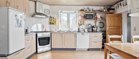 Réfrigérateur, four, plaque de cuisson, lave-vaisselle