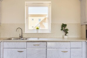 Apartment, Balcony | Private kitchen